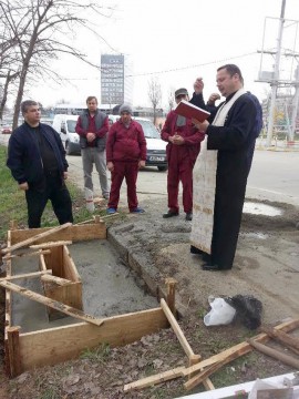 Troiţă ridicată la intrarea în staţiunea Mamaia, lângă Capela Tinerilor